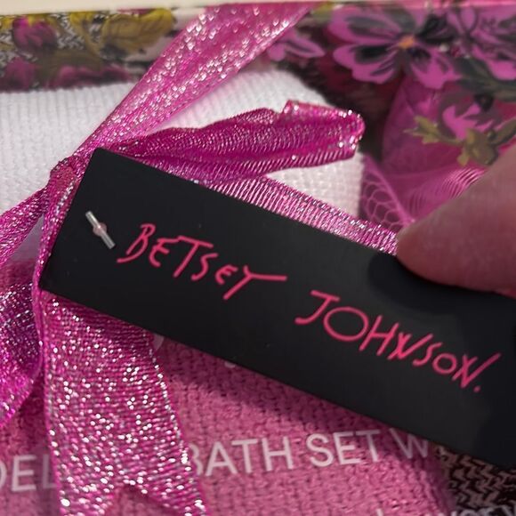 Betsey Johnson Shower Wrap, hair turban & Bath Set - Picture 7 of 8